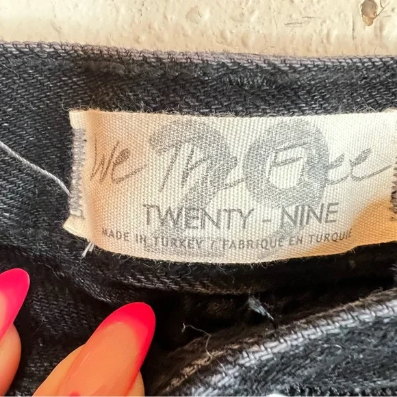 Free People Lasso Women’s Short Highest Rise Ripped Black Denim Shorts Sz 29 NEW